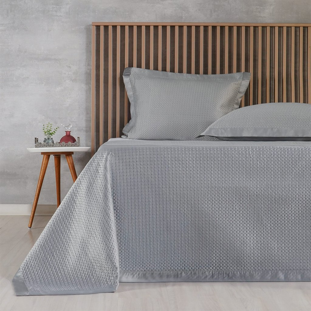 Kit Colcha Casal Satinatta Cetim 100% Póliéster 220x240cm Platina Kit Colcha Casal Satinatta Cetim 100% Póliéster 220x240cm Platina