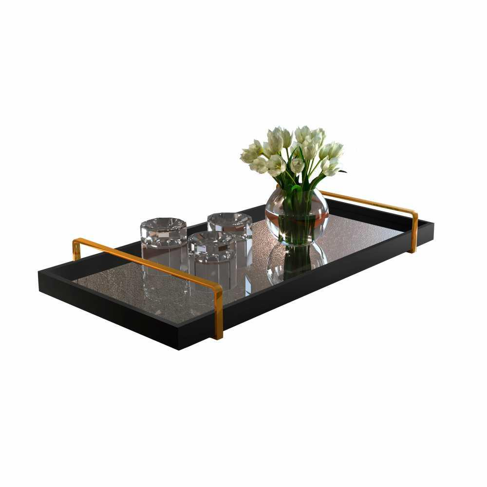 Bandeja Espelhada MDF Laqueado Preto com Alça em Metal Dourado Bandeja Espelhada MDF Laqueado Preto com Alça em Metal Dourado