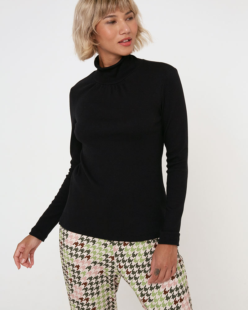 Blusa Canelada Básica Manga Longa Preta