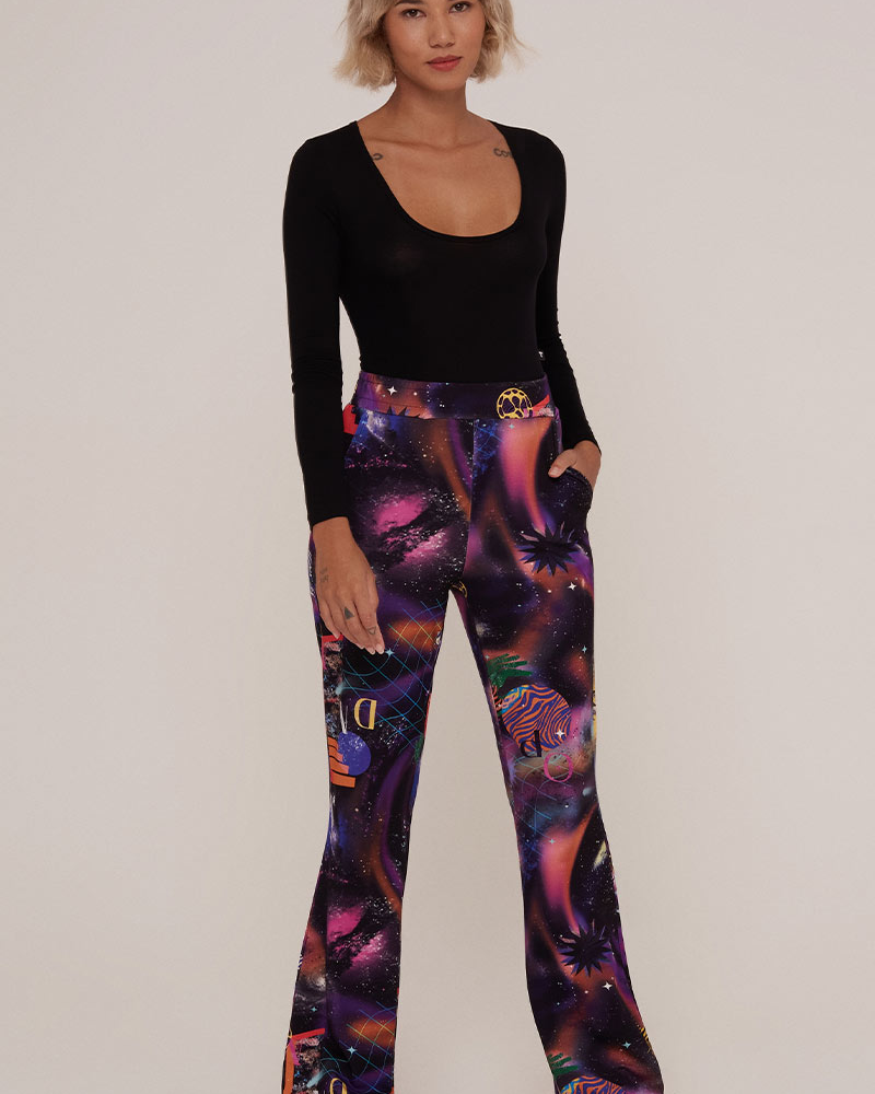 Calça Flare Estampa Multiverso
