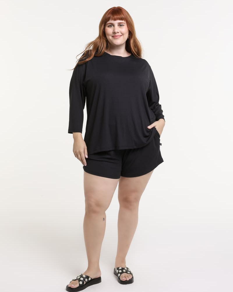 Short Evasê Feminino Canelado Preto