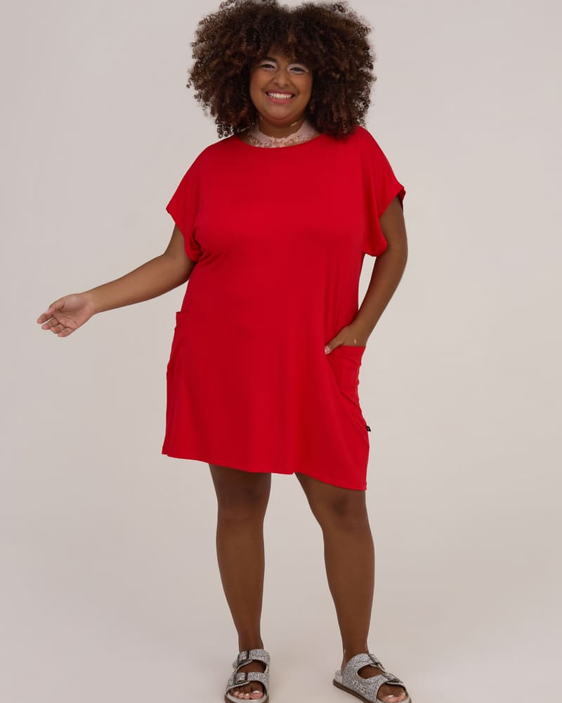 Vestido Reto Básico com Bolsos Visco Comfort Vermelho Vestido Reto Básico com Bolsos Visco Comfort Vermelho