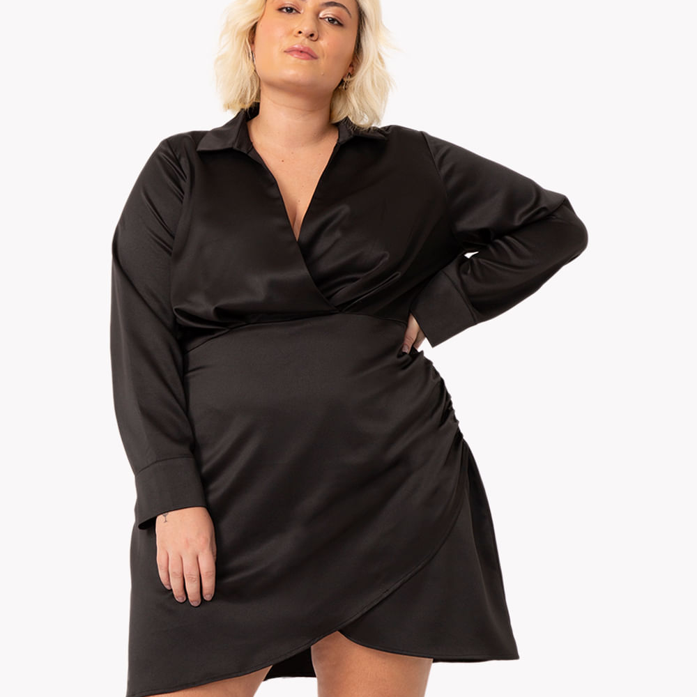 Vestido plus size curto envelope manga longa preto Vestido plus size curto envelope manga longa preto