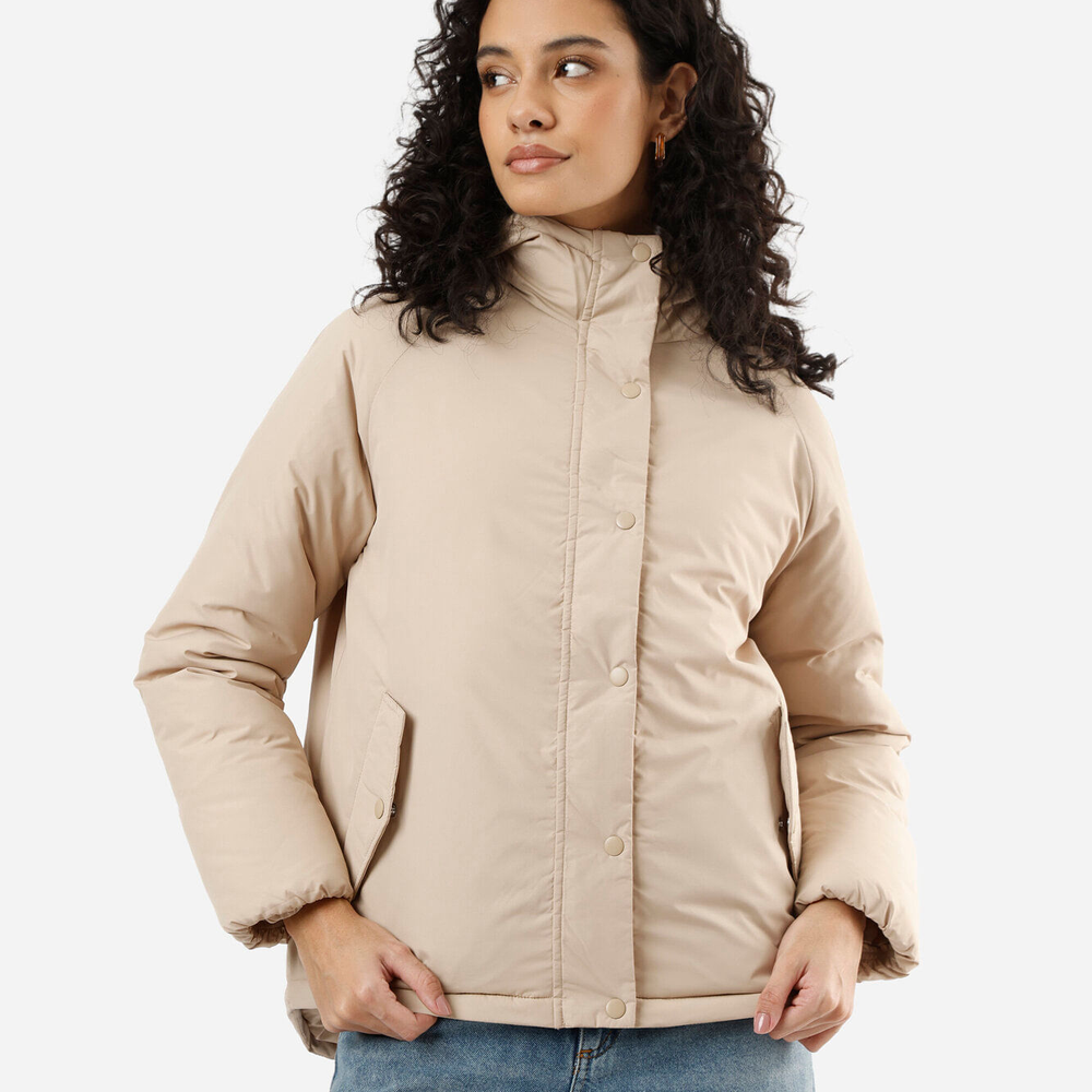 Jaqueta puffer feminina com capuz bege Jaqueta puffer feminina com capuz bege