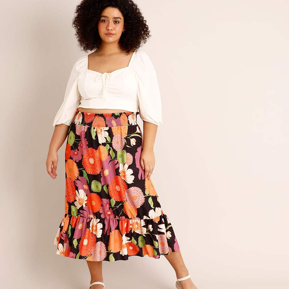 Saia Plus Size Midi Estampada Floral com Lastex e Babado Preta Saia Plus Size Midi Estampada Floral com Lastex e Babado Preta
