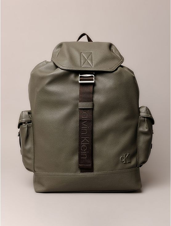 Mochila Masculina Cargo Flap Calvin Klein Jeans - Capuccino Mochila Masculina Cargo Flap Calvin Klein Jeans Capuccino u