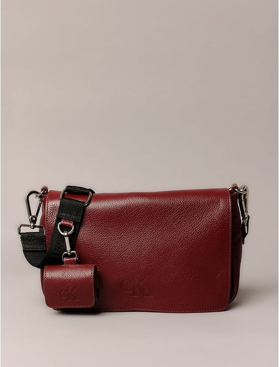 Bolsa Média Calvin Klein Jeans Feminino Chaveiro - Bordo Bolsa Média Calvin Klein Jeans Feminino Chaveiro Bordo u Bolsa Média Calvin Klein Jeans Feminino Chaveiro - Bordo Bolsa Média Calvin Klein Jeans Feminino Chaveiro Bordo u