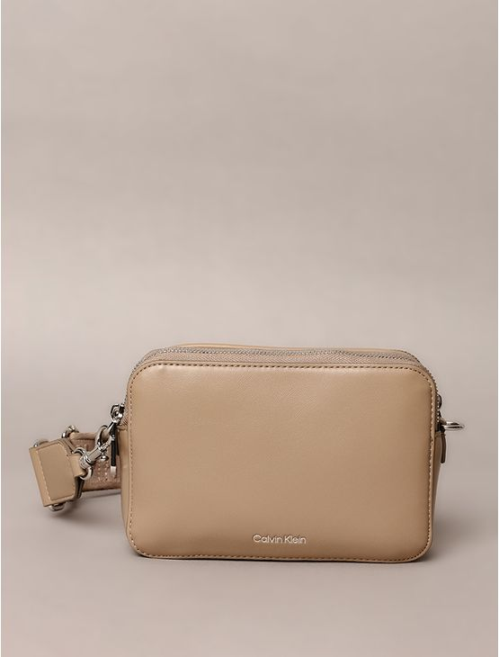 Bolsa Calvin Klein Feminina Camera Bag Com Alça Removível - Havana Bolsa Calvin Klein Feminina Camera Bag Com Alça Removível Havana u Bolsa Calvin Klein Feminina Camera Bag Com Alça Removível - Havana Bolsa Calvin Klein Feminina Camera Bag Com Alça Removível Havana u
