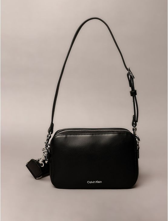 Bolsa Calvin Klein Feminina Camera Bag Com Alça Removível - Preto Bolsa Calvin Klein Feminina Camera Bag Com Alça Removível Preto u Bolsa Calvin Klein Feminina Camera Bag Com Alça Removível - Preto Bolsa Calvin Klein Feminina Camera Bag Com Alça Removível Preto u