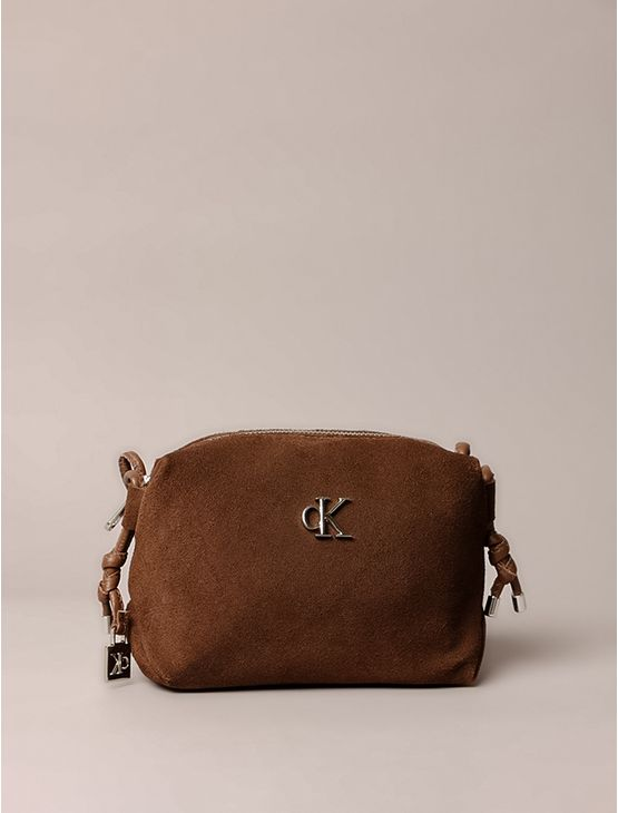Bolsa Camera Bag Calvin Klein Jeans Feminino Camurça - Marrom Bolsa Camera Bag Calvin Klein Jeans Feminino Camurça Marrom u Bolsa Camera Bag Calvin Klein Jeans Feminino Camurça - Marrom Bolsa Camera Bag Calvin Klein Jeans Feminino Camurça Marrom u