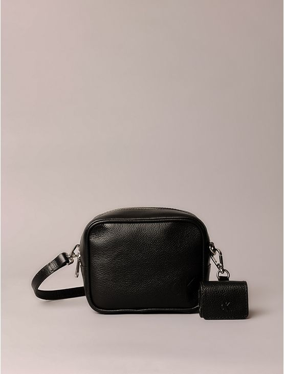 Bolsa Câmera Bag Calvin Klein Jeans Chaveiro - Preto Bolsa Câmera Bag Calvin Klein Jeans Chaveiro Preto u Bolsa Câmera Bag Calvin Klein Jeans Chaveiro - Preto Bolsa Câmera Bag Calvin Klein Jeans Chaveiro Preto u