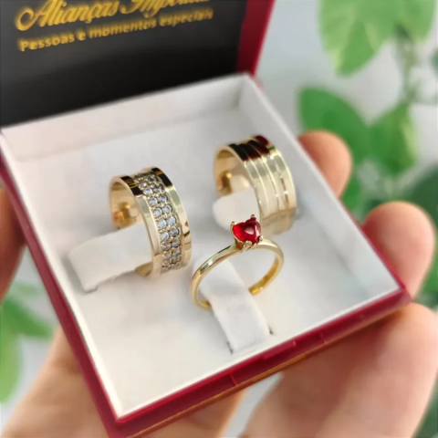 Par Alianças 8mm Com 24 Pedras mod. Estelar + Anel Petit Par Alianças 8mm Com 24 Pedras mod. Estelar + Anel Petit