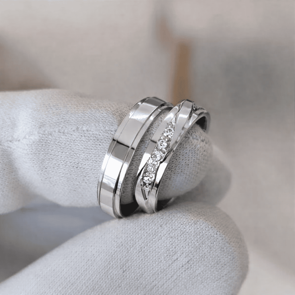 Par de alianças 4mm com 15 zircônias modelo Elo em Prata 925