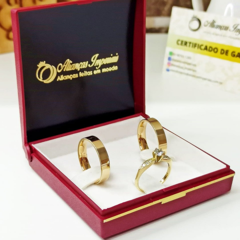 Par de alianças 4mm Retas + Anel Rainha Par de alianças 4mm Retas + Anel Rainha