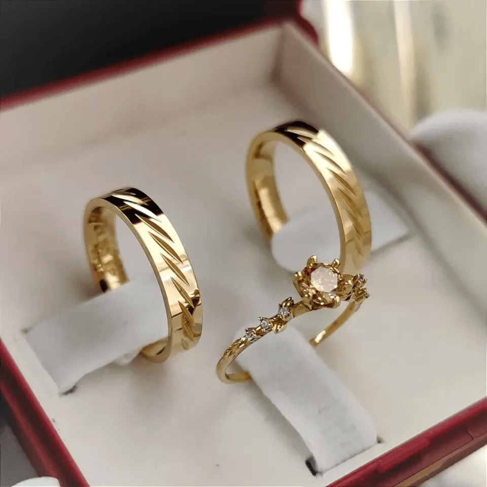 Par de Alianças Trabalhadas Mod. Encanto + Anel Laurel Par de Alianças Trabalhadas Mod. Encanto + Anel Laurel