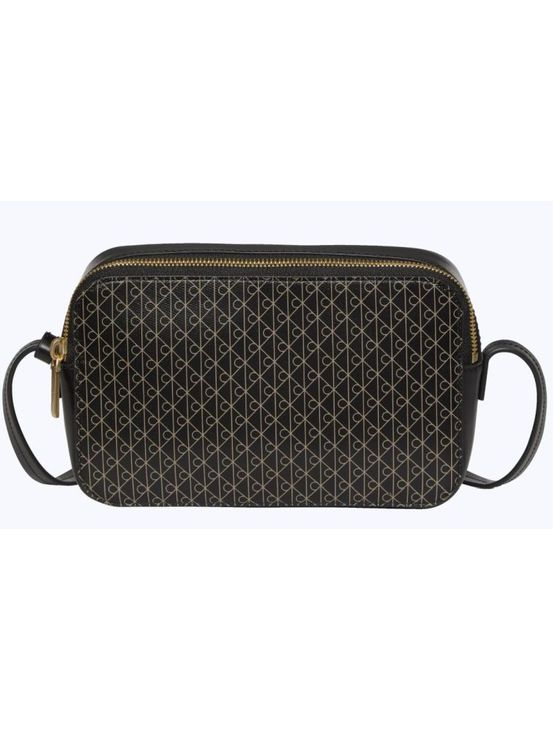 Bolsa Calvin Klein Feminina Camera Bag Aop Monograma - Preto Bolsa Calvin Klein Feminina Camera Bag Aop Monograma Preto u Bolsa Calvin Klein Feminina Camera Bag Aop Monograma - Preto Bolsa Calvin Klein Feminina Camera Bag Aop Monograma Preto u