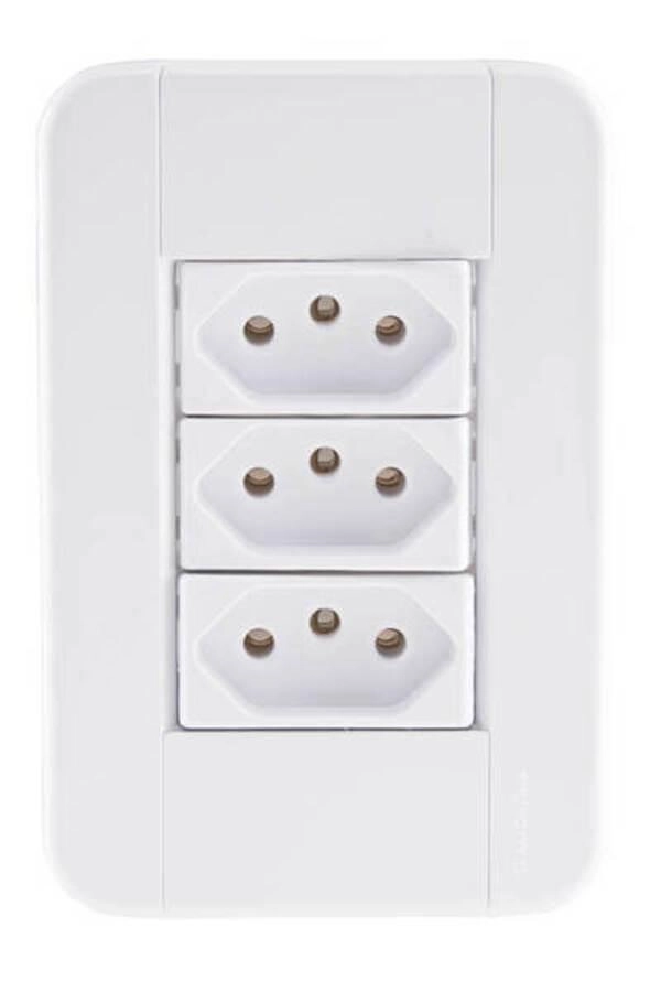 Conjunto 4x2 3 Tomadas 2P+T 10 A 250 V Tramontina Tablet Branco