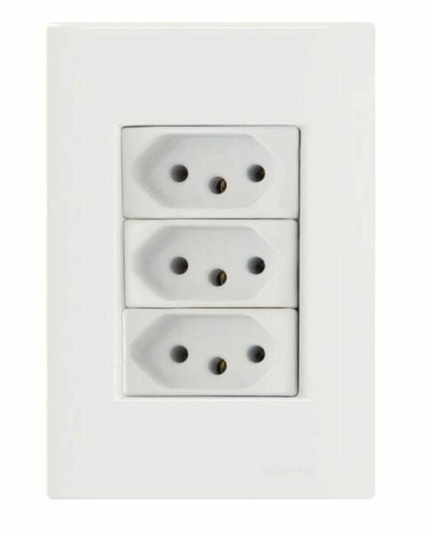 Conjunto 4x2 Com 3 Tomadas 2P+T 20 A 250 V Tramontina Giz Branco