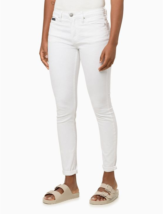 Calça Feminina Color de Sarja Infinite Black Super Skinny Cintura Média Calvin Klein Jeans - Branco Calça Feminina Color de Sarja Infinite Black Super Skinny Cintura Média Calvin Klein Jeans Branco 44