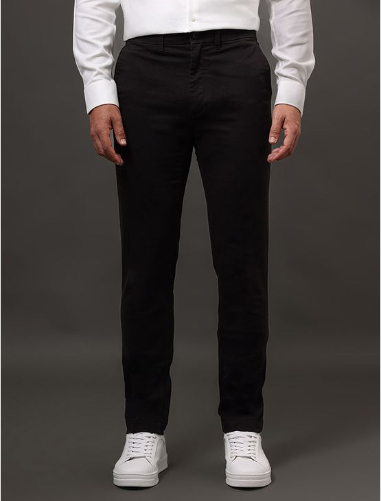 Calça Masculina Chino Slim Modern Twill Calvin Klein - Preto Calça Masculina Chino Slim Modern Twill Calvin Klein Preto 46 Calça Masculina Chino Slim Modern Twill Calvin Klein - Preto Calça Masculina Chino Slim Modern Twill Calvin Klein Preto 46