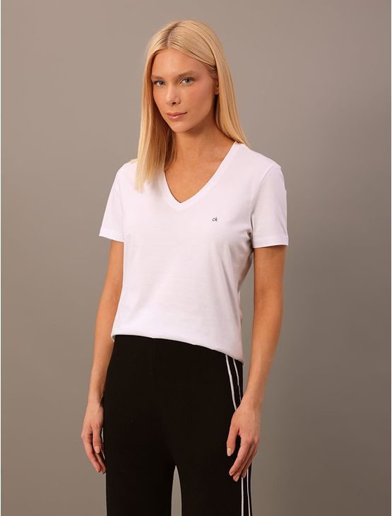 Camiseta Feminina Lisa Decote v Recorte Lateral Calvin Klein - Branco Camiseta Feminina Lisa Decote v Recorte Lateral Calvin Klein Branco Gg Camiseta Feminina Lisa Decote v Recorte Lateral Calvin Klein - Branco Camiseta Feminina Lisa Decote v Recorte Lateral Calvin Klein Branco Gg