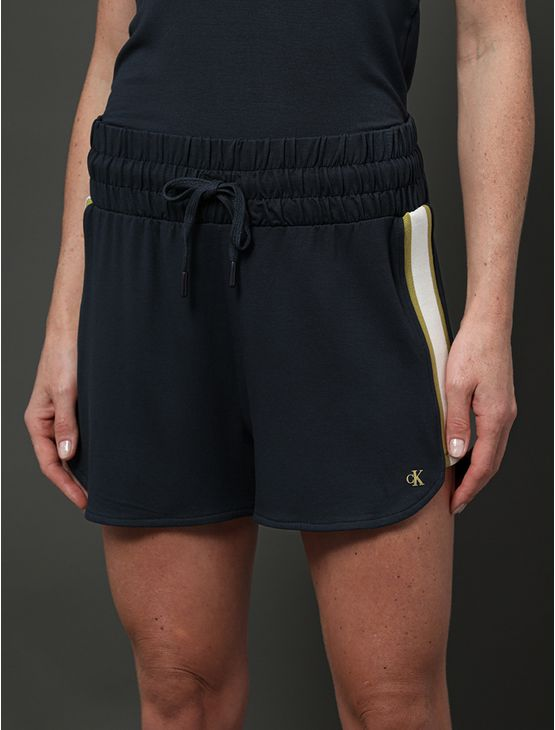 Shorts Feminino Retílinea em Contraste Calvin Klein Jeans - Marinho Shorts Feminino Retílinea em Contraste Calvin Klein Jeans Marinho p Shorts Feminino Retílinea em Contraste Calvin Klein Jeans - Marinho Shorts Feminino Retílinea em Contraste Calvin Klein Jeans Marinho p