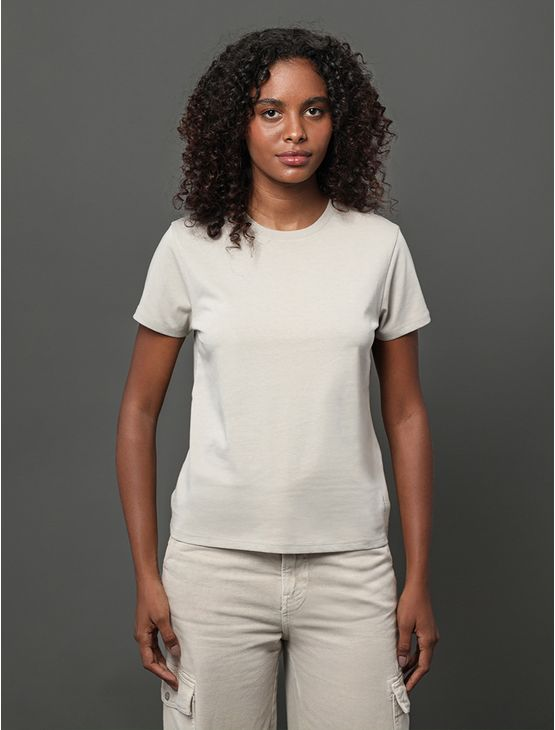 Camiseta Calvin Klein Jeans Feminina Essentials Estampa na Barra - Caqui Claro Camiseta Calvin Klein Jeans Feminina Essentials Estampa na Barra Caqui Claro Pp