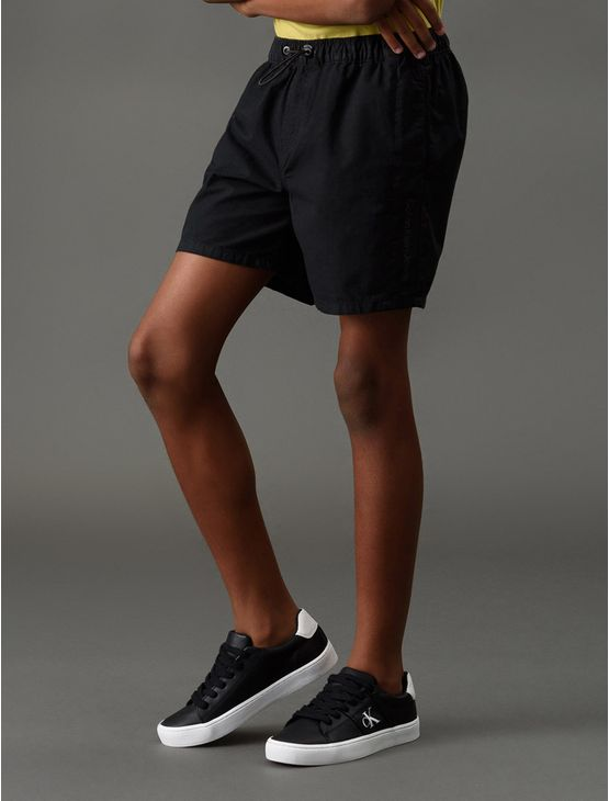 Shorts Menino Color Com Silk Calvin Klein Jeans - Preto Shorts Menino Color Com Silk Calvin Klein Jeans Preto 6 Shorts Menino Color Com Silk Calvin Klein Jeans - Preto Shorts Menino Color Com Silk Calvin Klein Jeans Preto 6