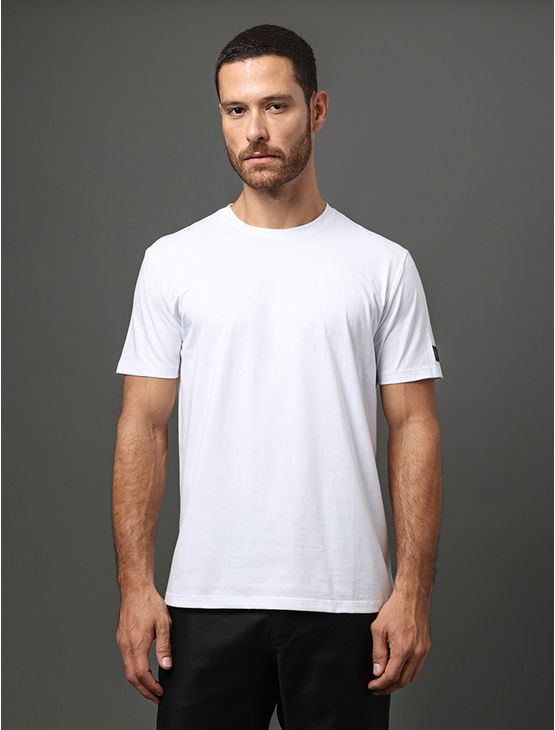 Camiseta Masculina Patch Manga Calvin Klein Jeans - Branco Camiseta Masculina Patch Manga Calvin Klein Jeans Branco Pp Camiseta Masculina Patch Manga Calvin Klein Jeans - Branco Camiseta Masculina Patch Manga Calvin Klein Jeans Branco Pp