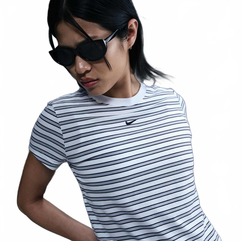 Camiseta Nike Sportswear Chill Knit Feminina Camiseta Nike Sportswear Chill Knit Feminina