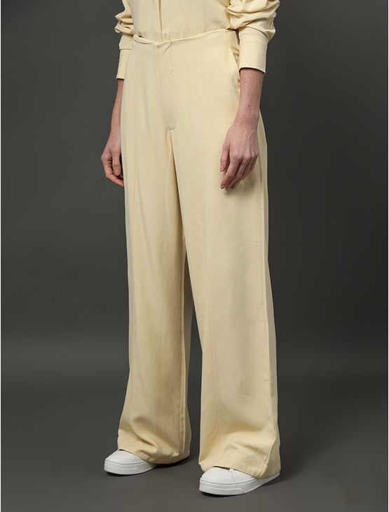 Calça Feminina Linho Misto Calvin Klein Jeans - Amarelo Manteiga Calça Feminina Linho Misto Calvin Klein Jeans Amarelo Manteiga 38 Calça Feminina Linho Misto Calvin Klein Jeans - Amarelo Manteiga Calça Feminina Linho Misto Calvin Klein Jeans Amarelo Manteiga 38