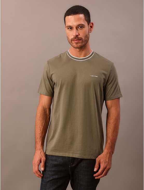 Camiseta Calvin Klein Manga Curta - Oliva Camiseta Calvin Klein Manga Curta Oliva p Camiseta Calvin Klein Manga Curta - Oliva Camiseta Calvin Klein Manga Curta Oliva p