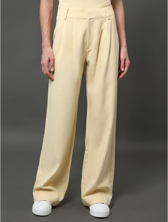 Calça Feminina Pantalona Linho Misto Calvin Klein - Amarelo Manteiga Calça Feminina Pantalona Linho Misto Calvin Klein Amarelo Manteiga 38 Calça Feminina Pantalona Linho Misto Calvin Klein - Amarelo Manteiga Calça Feminina Pantalona Linho Misto Calvin Klein Amarelo Manteiga 38