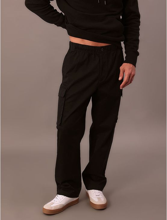Calça Cargo Calvin Klein Jeans Straight - Preto Calça Cargo Calvin Klein Jeans Straight Preto Gg Calça Cargo Calvin Klein Jeans Straight - Preto Calça Cargo Calvin Klein Jeans Straight Preto Gg
