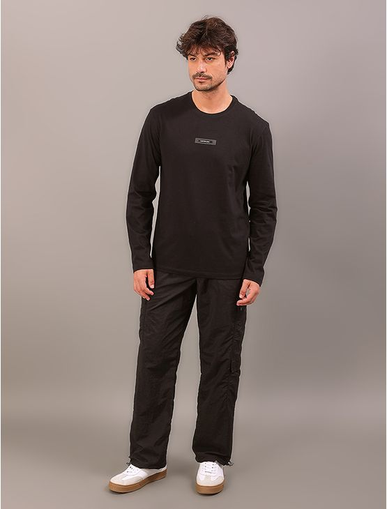 Calça Cargo Calvin Klein Jeans Masculino 3 Bolsos e Etiqueta - Preto Calça Cargo Calvin Klein Jeans Masculino 3 Bolsos e Etiqueta Preto 40