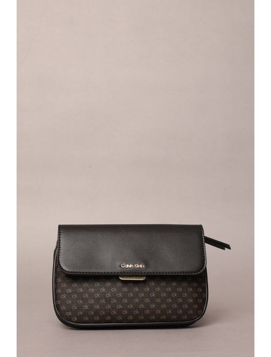 Bolsa Ck Crossbody Monograma - Marrom Bolsa Ck Crossbody Monograma Marrom u