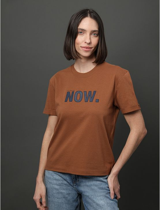 Camiseta Feminina Estampa Now Calvin Klein Jeans - Havana Camiseta Feminina Estampa Now Calvin Klein Jeans Havana p Camiseta Feminina Estampa Now Calvin Klein Jeans - Havana Camiseta Feminina Estampa Now Calvin Klein Jeans Havana p