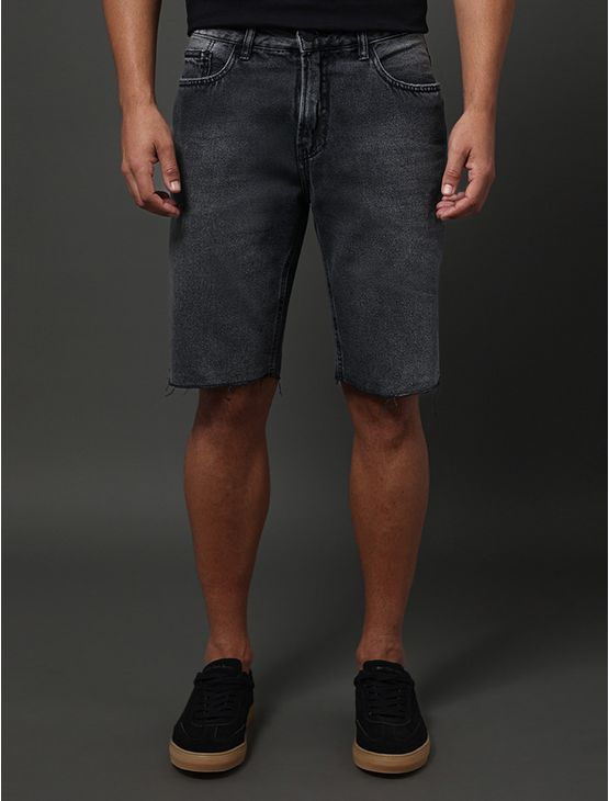Bermuda Jeans Masculina Barras a Fio Calvin Klein Jeans - Preto Bermuda Jeans Masculina Barras a Fio Calvin Klein Jeans Preto 48 Bermuda Jeans Masculina Barras a Fio Calvin Klein Jeans - Preto Bermuda Jeans Masculina Barras a Fio Calvin Klein Jeans Preto 48