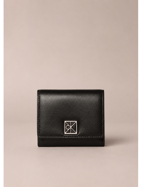 Carteira Calvin Klein Feminina Logo Aop Metálico Couro - Preto Carteira Calvin Klein Feminina Logo Aop Metálico Couro Preto u