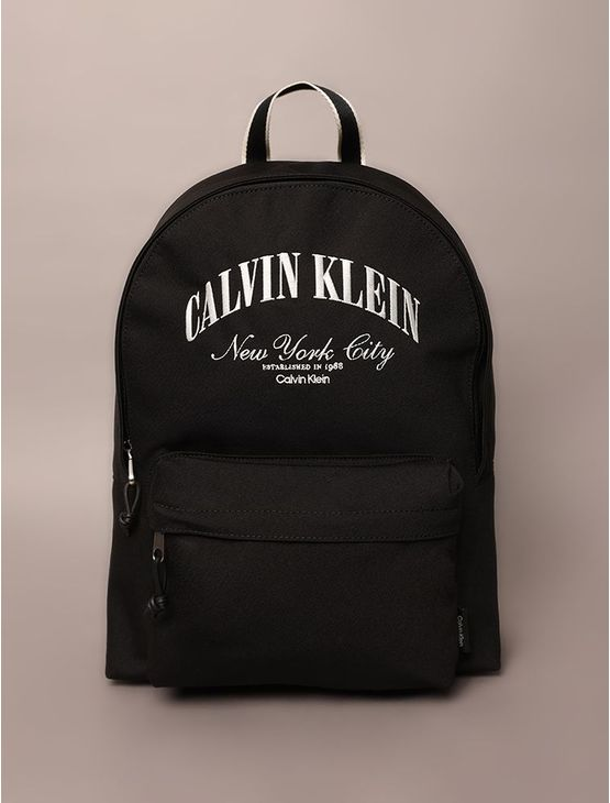 Mochila Ckj Redonda Graphic Logo - Preto Mochila Ckj Redonda Graphic Logo Preto u