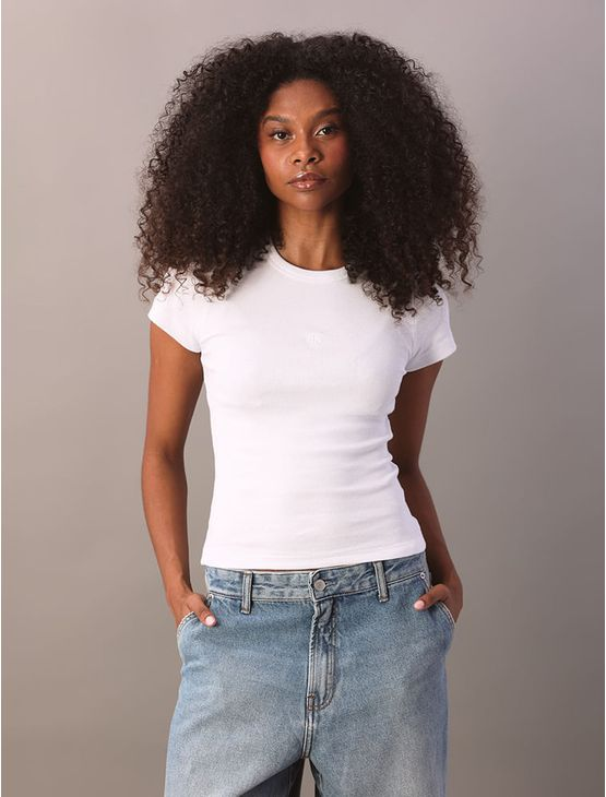 Blusa Calvin Klein Jeans Feminino Manga Curta Ribana - Branco Blusa Calvin Klein Jeans Feminino Manga Curta Ribana Branco g Blusa Calvin Klein Jeans Feminino Manga Curta Ribana - Branco Blusa Calvin Klein Jeans Feminino Manga Curta Ribana Branco g
