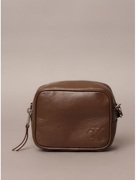 Bolsa Camera Bag Calvin Klein Jeans Chaveiro - Marrom Bolsa Camera Bag Calvin Klein Jeans Chaveiro Marrom u Bolsa Camera Bag Calvin Klein Jeans Chaveiro - Marrom Bolsa Camera Bag Calvin Klein Jeans Chaveiro Marrom u