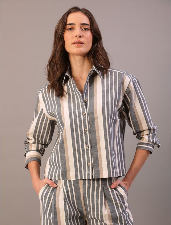 Camisa Calvin Klein Feminina Boxy Fit em Fio Tinto Exclusivo - Marinho Camisa Calvin Klein Feminina Boxy Fit em Fio Tinto Exclusivo Marinho 42 Camisa Calvin Klein Feminina Boxy Fit em Fio Tinto Exclusivo - Marinho Camisa Calvin Klein Feminina Boxy Fit em Fio Tinto Exclusivo Marinho 42