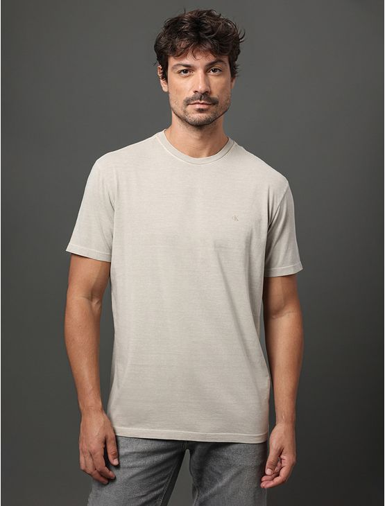 Camiseta Masculina Monogram Pigmento Calvin Klein Jeans - Caqui Claro Camiseta Masculina Monogram Pigmento Calvin Klein Jeans Caqui Claro p Camiseta Masculina Monogram Pigmento Calvin Klein Jeans - Caqui Claro Camiseta Masculina Monogram Pigmento Calvin Klein Jeans Caqui Claro p
