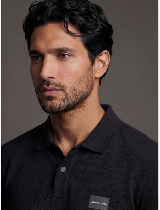 Polo Logo Calvin Klein Jeans - Preto Polo Logo Calvin Klein Jeans Preto p