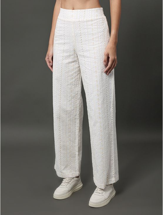 Calça Feminina de Laise Calvin Klein Jeans - Branco Calça Feminina de Laise Calvin Klein Jeans Branco 40 Calça Feminina de Laise Calvin Klein Jeans - Branco Calça Feminina de Laise Calvin Klein Jeans Branco 40