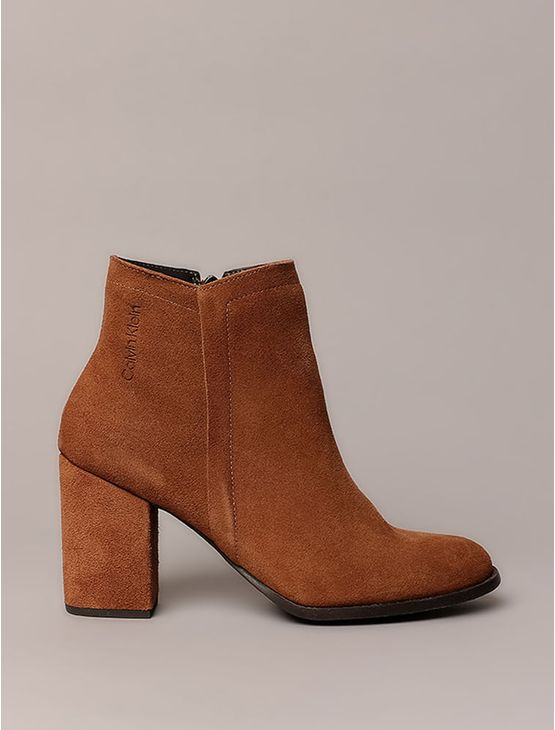 Bota Calvin Klein Feminina Salto - Havana Bota Calvin Klein Feminina Salto Havana 37 Bota Calvin Klein Feminina Salto - Havana Bota Calvin Klein Feminina Salto Havana 37