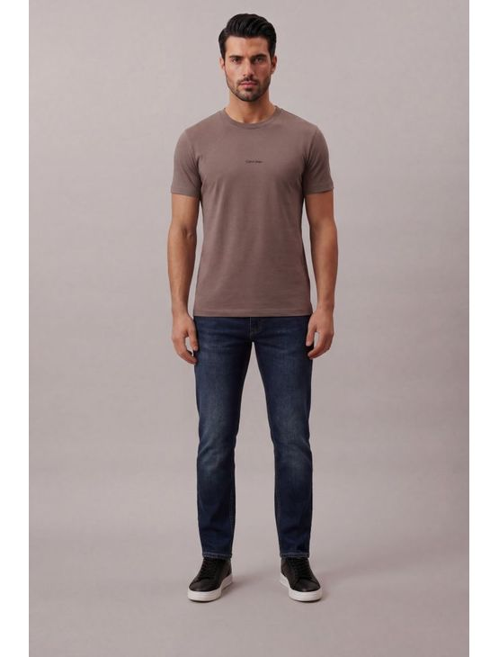 Camiseta Manga Curta Calvin Klein Nano Logo - Charuto Camiseta Manga Curta Calvin Klein Nano Logo Charuto Pp Camiseta Manga Curta Calvin Klein Nano Logo - Charuto Camiseta Manga Curta Calvin Klein Nano Logo Charuto Pp