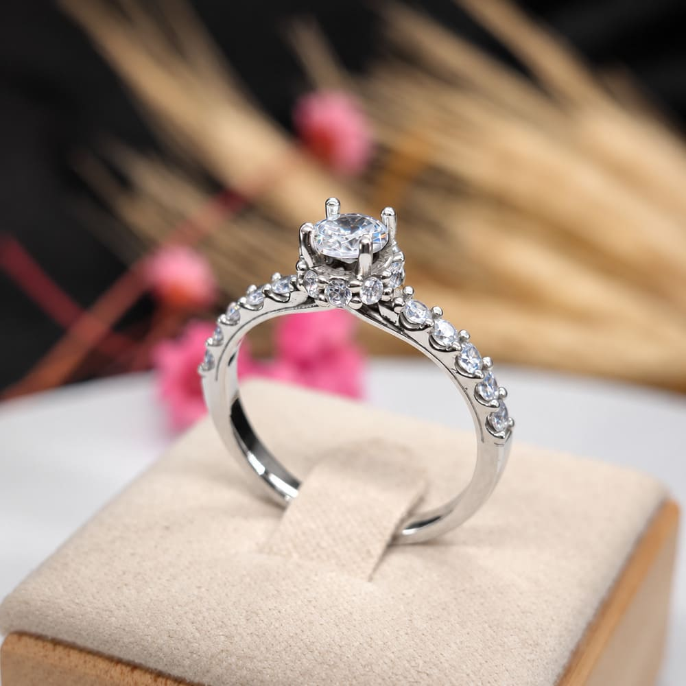 Anel de prata modelo Fiore com Zircônias Anel de prata modelo Fiore com Zircônias