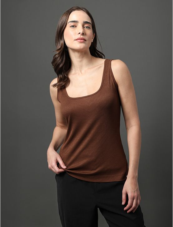 Regata Feminina Decote Quadrado Calvin Klein Jeans - Marrom Regata Feminina Decote Quadrado Calvin Klein Jeans Marrom Gg Regata Feminina Decote Quadrado Calvin Klein Jeans - Marrom Regata Feminina Decote Quadrado Calvin Klein Jeans Marrom Gg